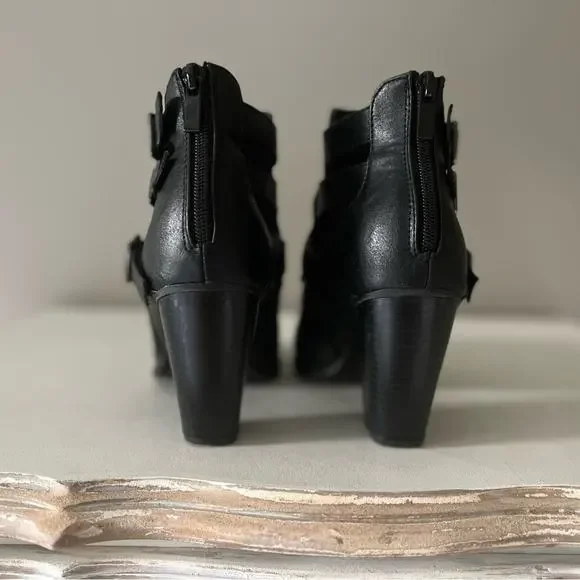 FOREVER Cut-Out Moto / Biker Heeled Booties with Silver Buckles & Studs Size 7.5 - Picture 4 of 7